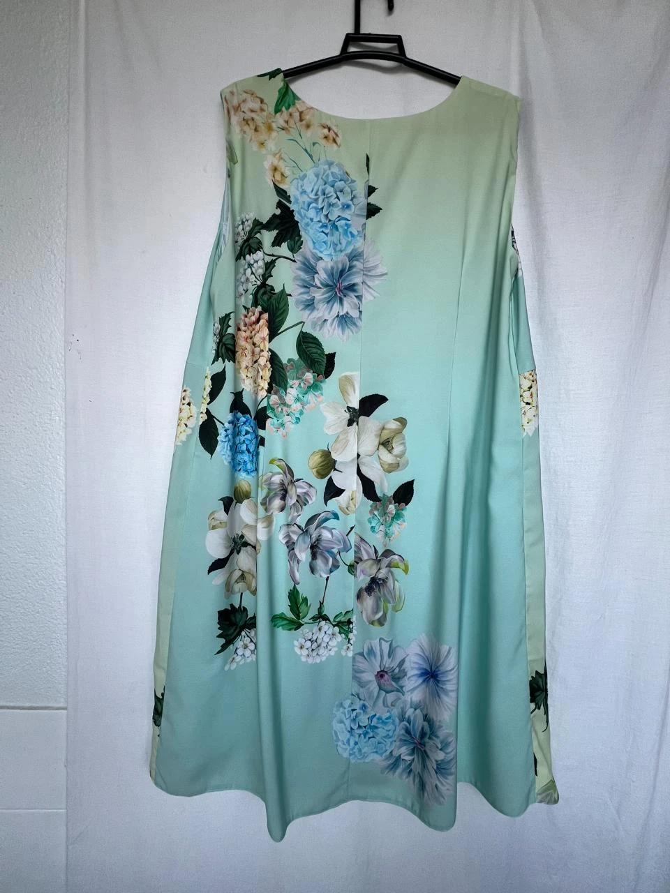 Mouwloze jurk met hortensia-print – photo 3